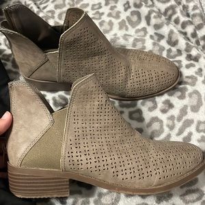 Madden Girl bootie sz 5